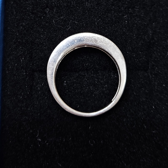 Moissanite Band Ring. - Picture 3 of 3